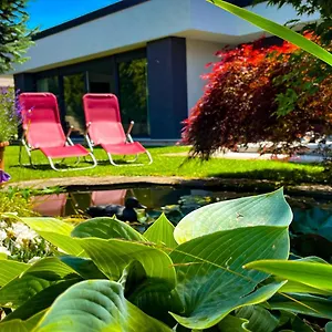 Oasis Garden Apartment Sencur
